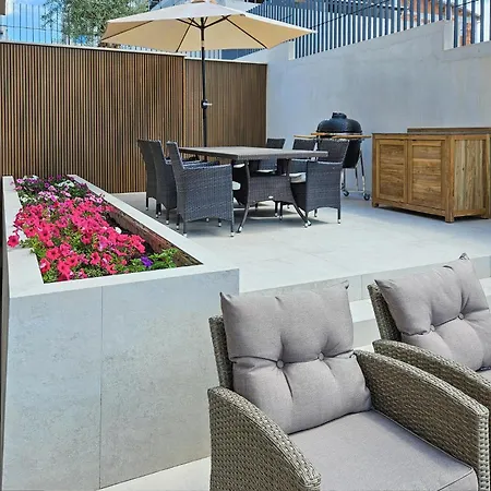 Lovely In Apartment *